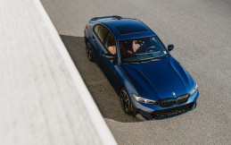 BMW M340i xDrive 50 Jahre Edition Disodorkan Paket Eksklusif