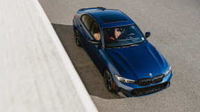 BMW M340i xDrive 50 Jahre Edition Disodorkan Paket Eksklusif