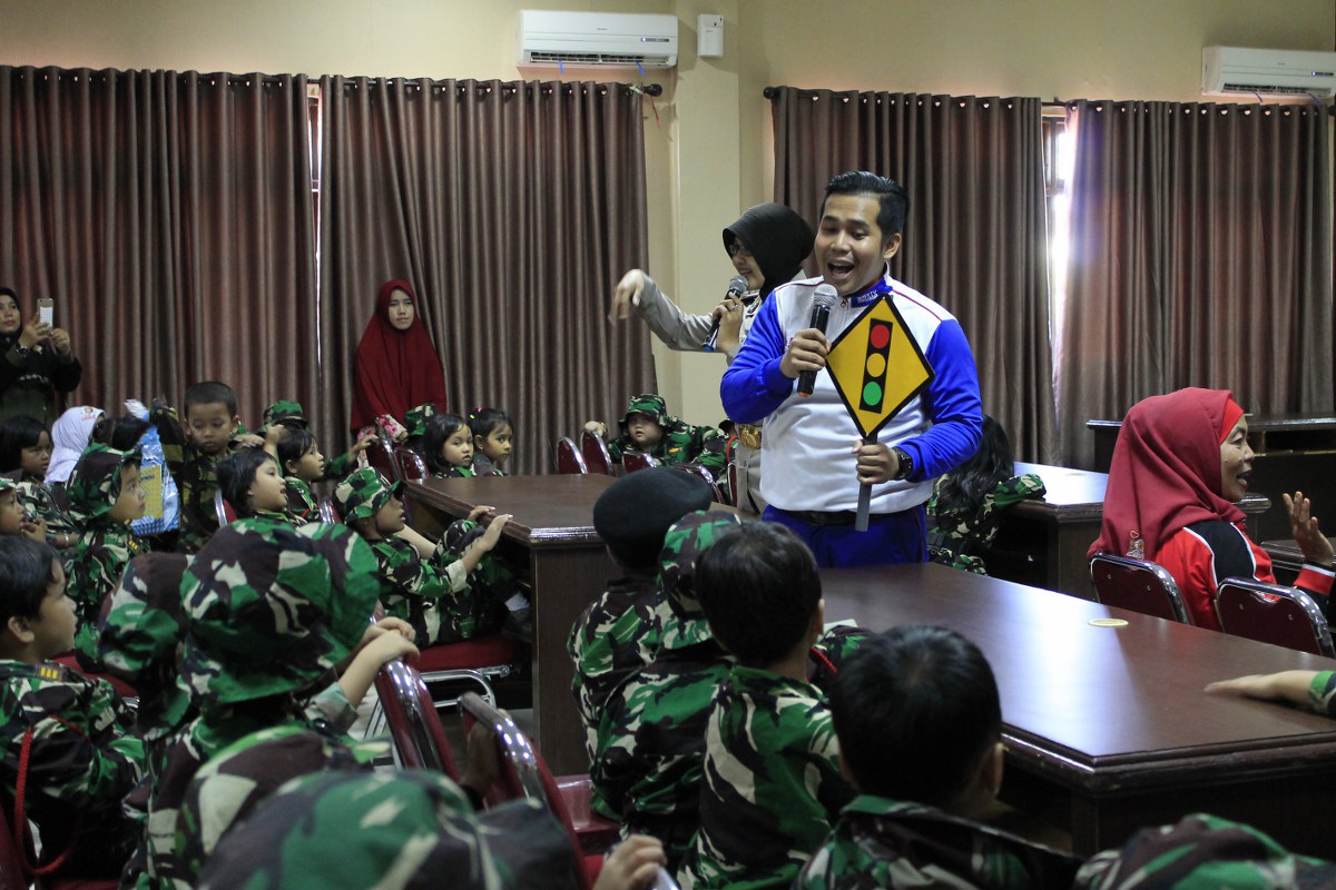 Keseruan 60 Orang Murid TK Berseragan TNI-AD Belajar Safety Riding