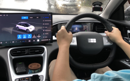 Tiongkok Sadar Layar Sentuh Tak Aman, Wajibkan Tombol Fisik di Mobil Mulai 2027