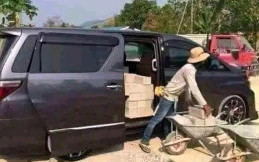 Gokil! Toyota Alphard Dipakai Angkut Batu Bata 