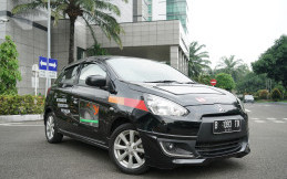 Mitsubishi Donasikan 5 Unit Mobil ke SMK di Indonesia