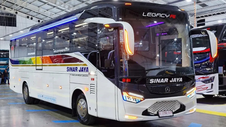 PO Sinar Jaya Luncurkan Bus Baru Bermesin Depan, Pakai Sasis Mercedes-Benz OF 1623