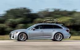Audi RS6 Mobil Keluarga Sleeper Angkut Pohon Natal 294 Kpj