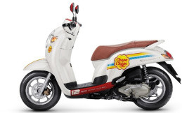 Imutnya Honda Scoopy Chupa Chups Edisi Terbatas