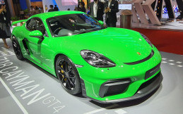 Profil Porsche 718 Cayman GT4 Hijau di GIIAS 2022