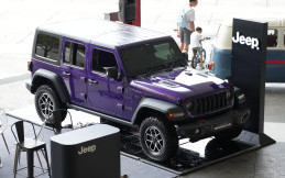 Jeep Gladiator dan Wrangler 2026 Resmi Meluncur di Indonesia