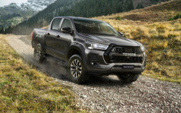 Toyota Hilux GR Sport, Kenang Kemenangan di Reli Dakar