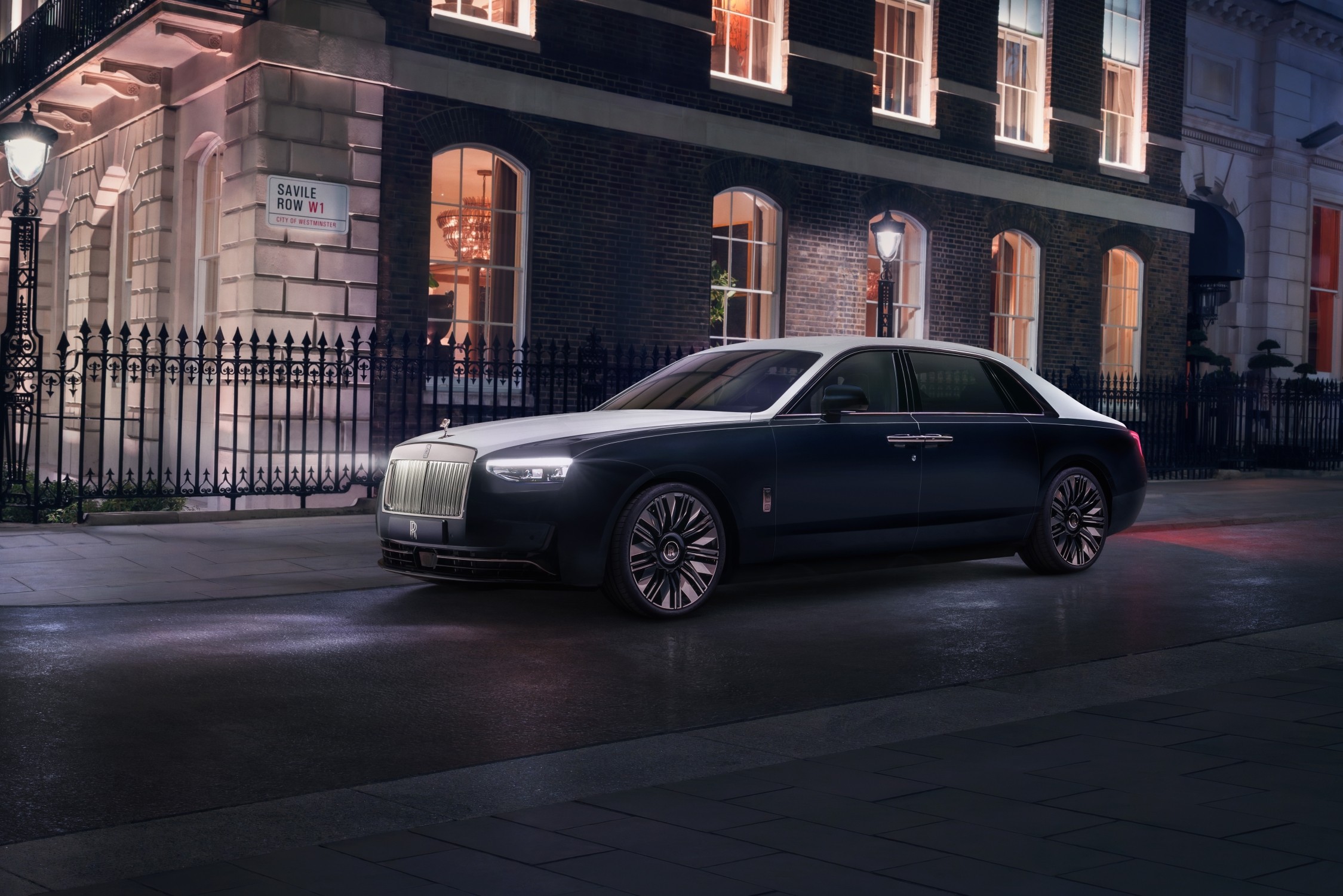 Rolls-Royce Ghost Savile Row, Fokus Seni Jahit Tingkat Tinggi