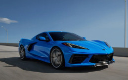 Sylvester Stallone Siap Nikmati Chevrolet Corvette Baru