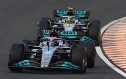 Klasemen Konstruktor F1, Mercedes-AMG Petronas Bayangi Scuderia Ferrari