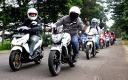2 Etika Saat Touring