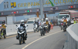 Tinjau Tol Cisumdawu, Ridwan Kamil Gunakan BMW R 1250 GS Adventure