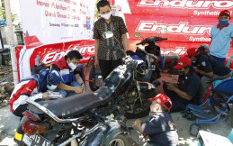 Perusahaan Oli Ini Beri Pelatihan dan Modal Buka Bengkel untuk Difabel