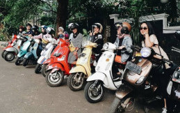 Scooter Bee 17, Isinya Wanita Cantik Penunggang Vespa