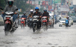 7 Cara Merawat Sepeda Motor Saat Musim Hujan  