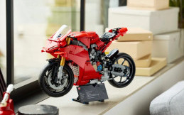 Ducati Panigale V4 S Versi Lego ada Persneling dan Suspensinya!