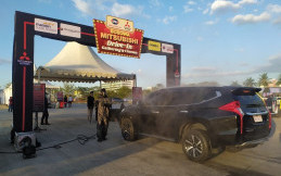 Tarik Minat Konsumen Melalui Drive-in Cinema, Diler Mitsubishi Makassar Catat 49 SPK