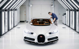Mengecat Bugatti Butuh 600 Jam, Begini Prosesnya