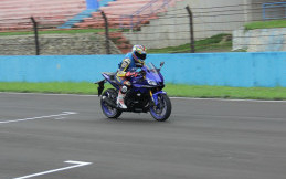 Merasakan Performa Yamaha R25 di Sentul, Jawa Barat  