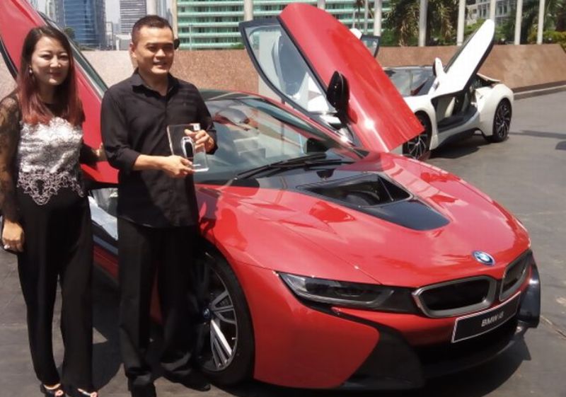BMW i8 Protonic Red Edition Diserahkan Ke pemiliknya