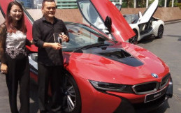 BMW i8 Protonic Red Edition Diserahkan Ke pemiliknya