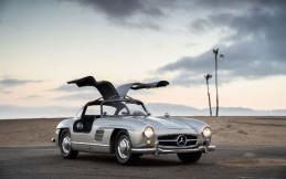 Mengenal Sosok Mercy Lawas Milik Vokalis Maroon 5 yang Dijual Rp 19 Miliar