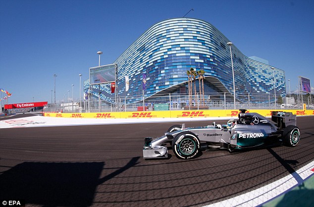 Bukan Dukung Mercedes, Hamilton Justru Jagokan Tim Ini Juara F1 2017