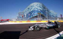 Bukan Dukung Mercedes, Hamilton Justru Jagokan Tim Ini Juara F1 2017