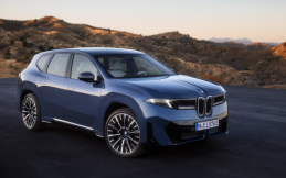 SUV Listrik BMW iX3 Resmi Meluncur, Punya Jarak Tempuh 800 Km dan Tenaga 463 Dk