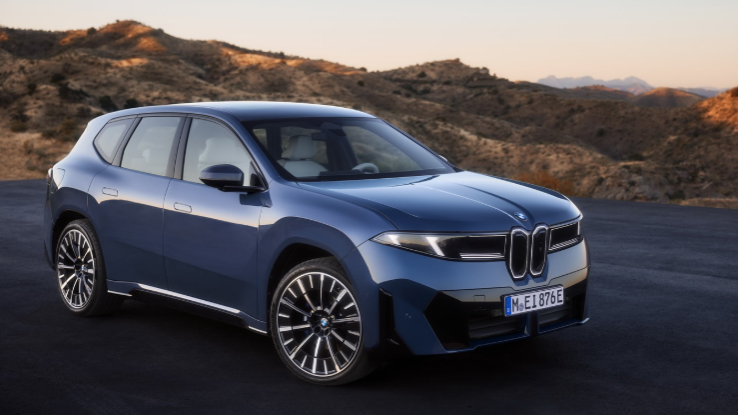 SUV Listrik BMW iX3 Resmi Meluncur, Punya Jarak Tempuh 800 Km dan Tenaga 463 Dk