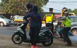 Viral Polisi Menendang Pengendara Motor RX King