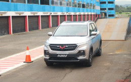 Wuling Boyong Almaz ke Festival Imlek Nasional 2019
