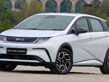 BYD Jadikan Dolphin Sebagai Mobil Kargo Ringan di Inggris