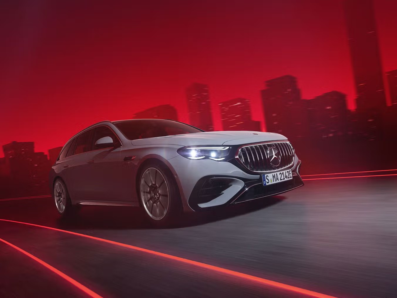 Mercedes-AMG E 53 Hybrid 4MATIC+ Hadir dengan Model Wagon