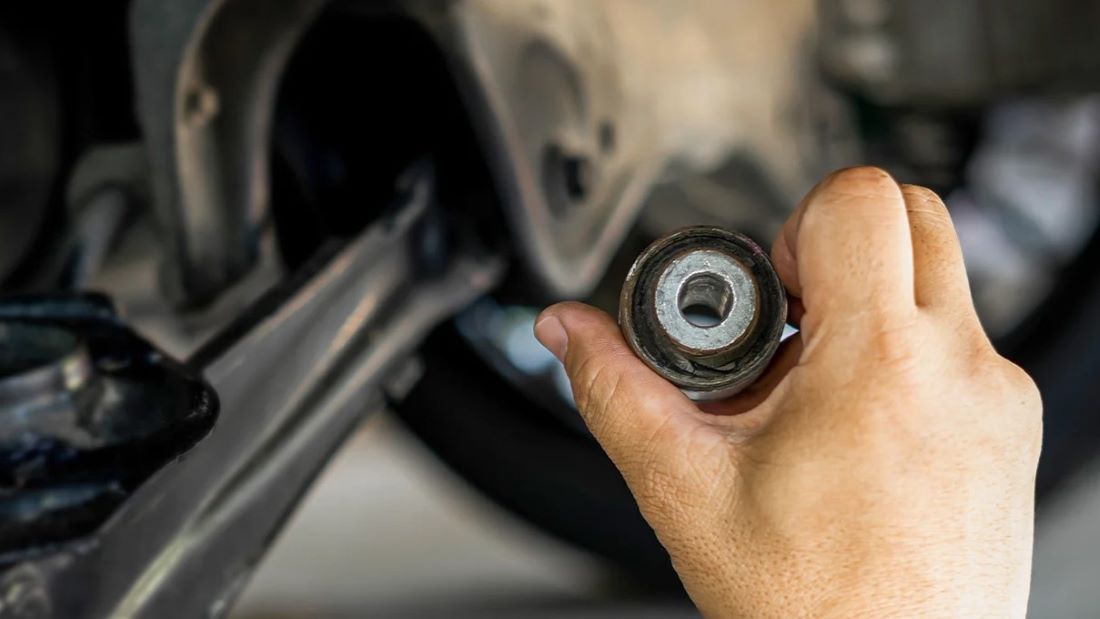 Pengemudi Wajib Tahu! Mengenal Fungsi Bushing Suspensi Pada Truk