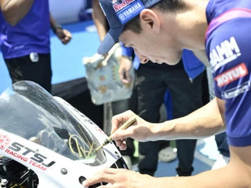 Toprak Razgatlioglu Makan Ketoprak Bareng Siswa Jelang MotoGP Mandalika