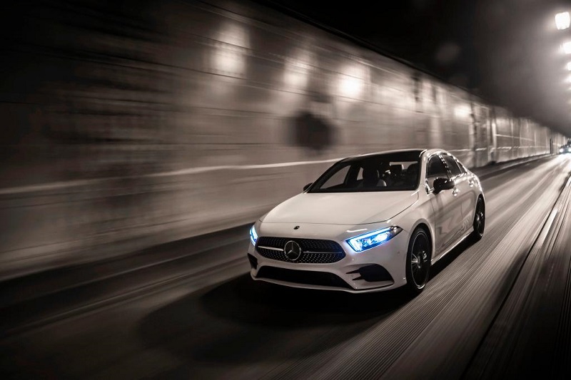 Mercedes-Benz Terima Penghargaan Best Global Brand