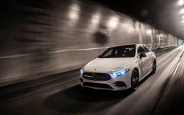 Mercedes-Benz Terima Penghargaan Best Global Brand