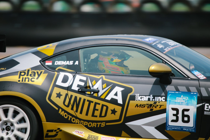 2 Pembalap Dewa United Motorsport Kuasai Podium BRZ Super Series