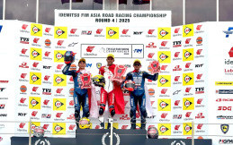 M Adenanta Putra Menang di Race 1 Kelas SS600 di Sirkuit Mandalika