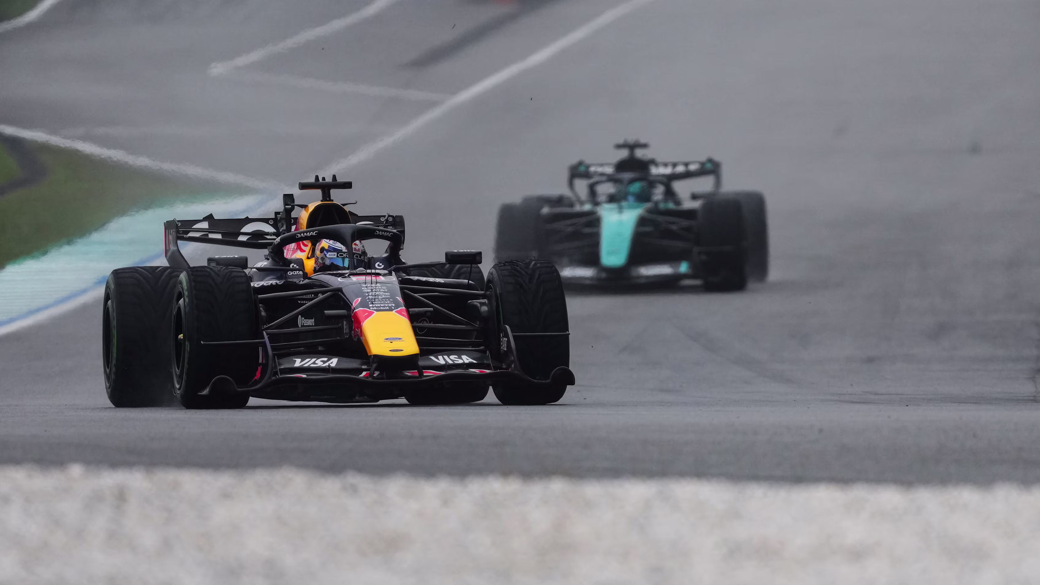 Kemenangan Perdana Bagi Max Verstappen, Kimi Antonelli Tetap Pimpin Klasemen