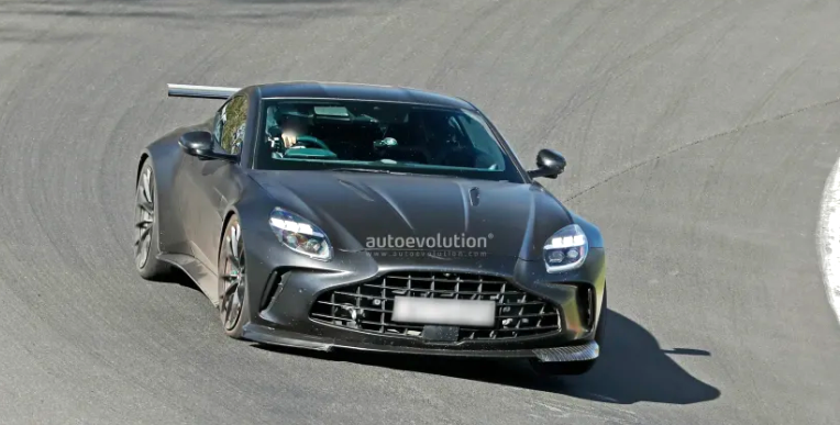 Prototipe Terbaru Aston Martin Vantage Muncul dengan 8 Lubang Knalpot, Intip Bocorannya