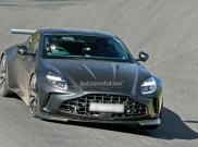 Prototipe Terbaru Aston Martin Vantage Muncul dengan 8 Lubang Knalpot, Intip Bocorannya