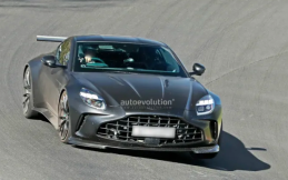 Prototipe Terbaru Aston Martin Vantage Muncul dengan 8 Lubang Knalpot, Intip Bocorannya