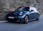 MINI JCW 3-Door Tampil Makin Sporty Berbalut Aksesori Resmi JCW