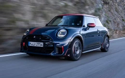 MINI JCW 3-Door Tampil Makin Sporty Berbalut Aksesori Resmi JCW