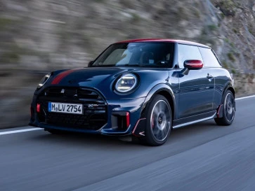 MINI JCW 3-Door Tampil Makin Sporty Berbalut Aksesori Resmi JCW