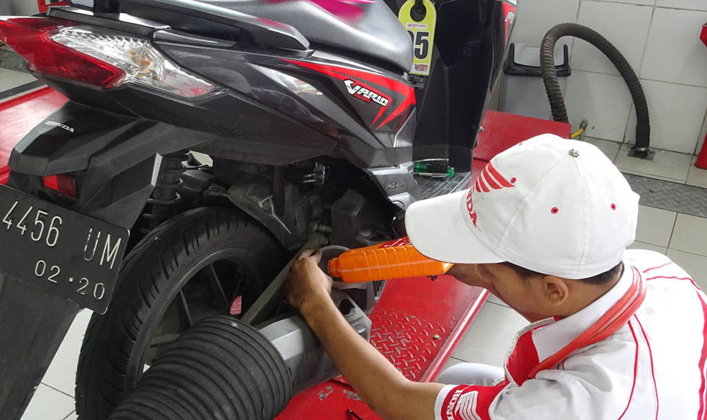 Antara Kelebihan dan Kekurangan Oli Mesin, Apa Efeknya?