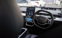Kenali 6 Arti Indikator yang ada di Mobil Listrik Neta V